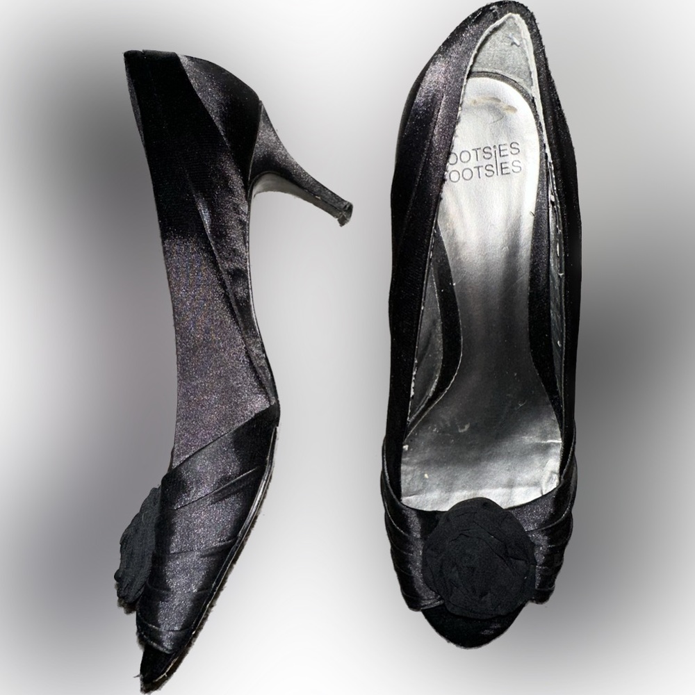 Mootsies Tootsies Bonded Leather Sole Flower Heels Size 8 1/2